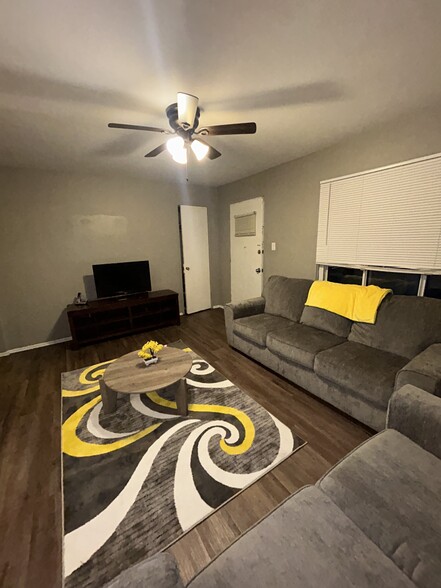 Building Photo - 4429 E 158th St