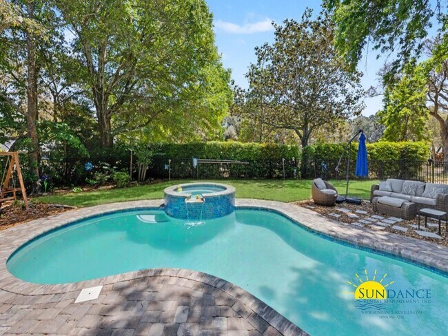 Building Photo - Elegant Bluewater Bay 4 Bedroom Home with Pool, Hot Tub & Scenic Golf Views!
