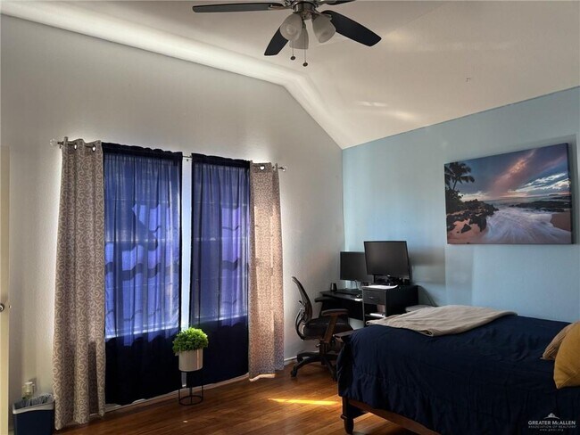 Building Photo - 40 San Angelo St