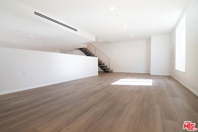 Building Photo - 4143 Madison Ave