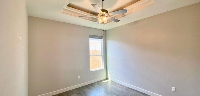 Building Photo - 2117 Queens Ave