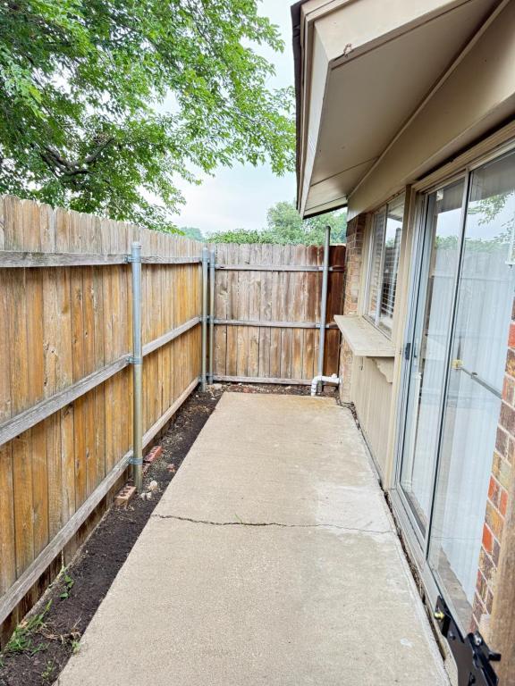 Building Photo - 606 Grinnell Dr
