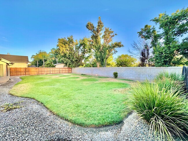 Building Photo - North Clovis 3/2 Near Buchanan Education C...