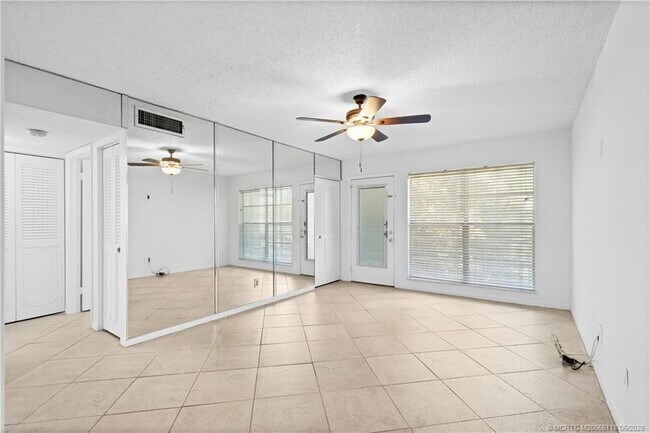 Building Photo - 2118 SE Edler Dr