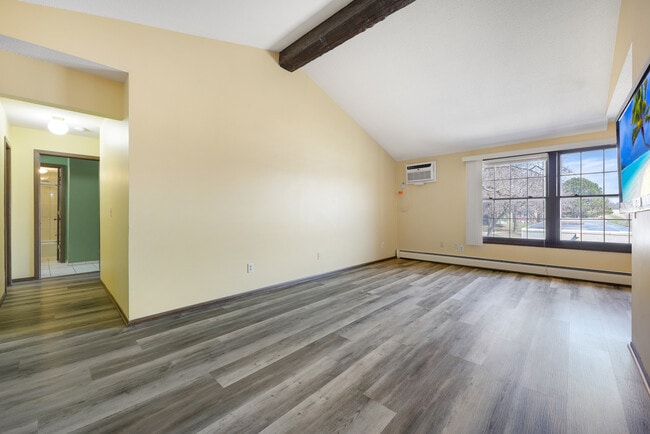 Building Photo - 950 Westbrooke Way