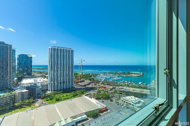 Building Photo - 988 Halekauwila St