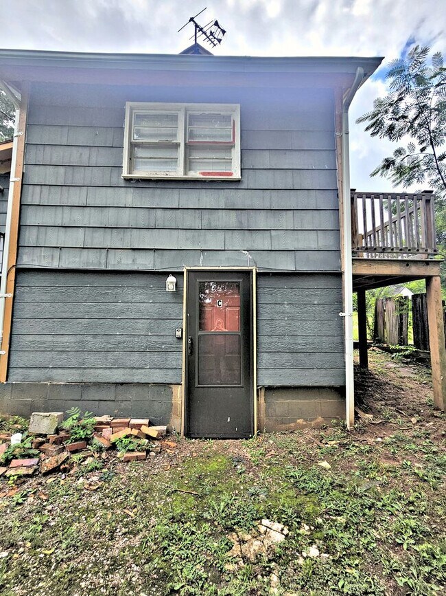Building Photo - 614 3rd Ave SW