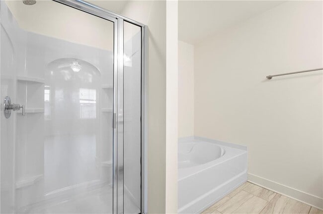 Building Photo - 1833 Edgehill Dr