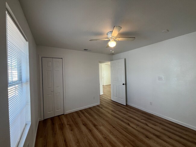 Building Photo - SPACIOUS THREE BEDROOM ONE BATH!