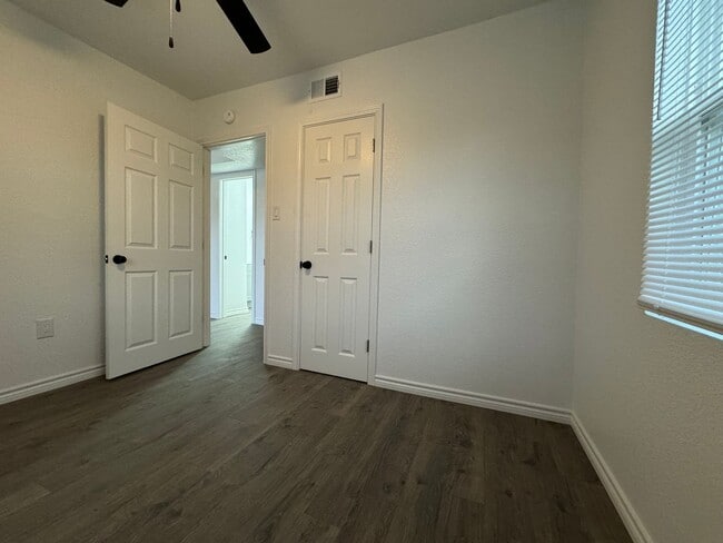 Building Photo - $895 AND BY FORT HOOD!!!  WATER & TRASH IN...