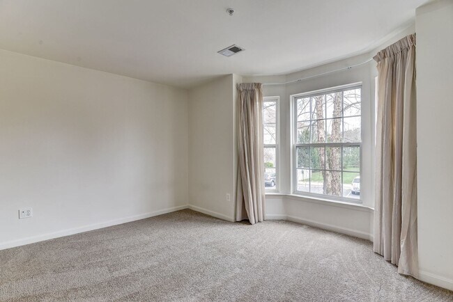 Building Photo - 3 Bed 2 Bath - Germantown Condo - Washer/Dryer In Unit