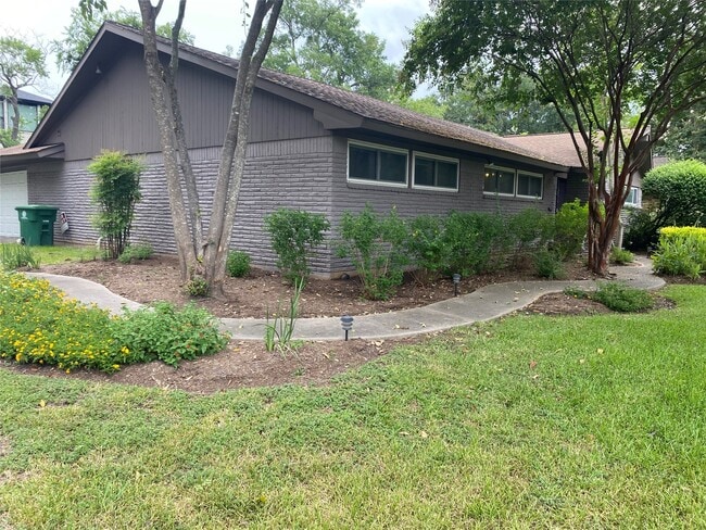 Building Photo - 9614 Greenwillow Dr