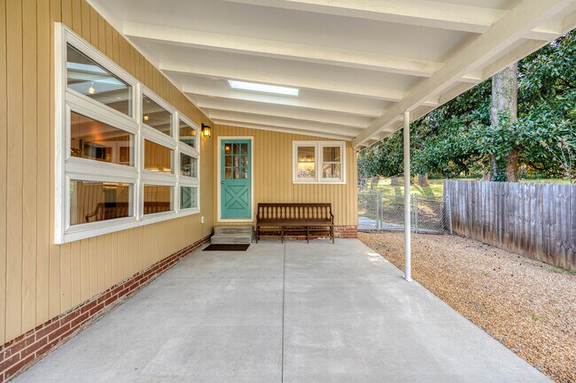 Building Photo - 1134 Baker Ln