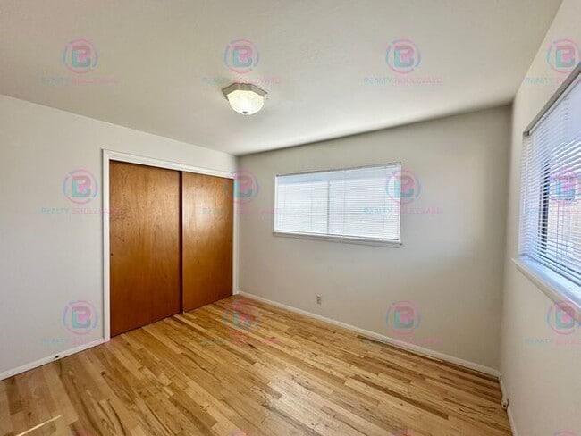 Building Photo - Delightful One-Bedroom + Office Near Idlew...