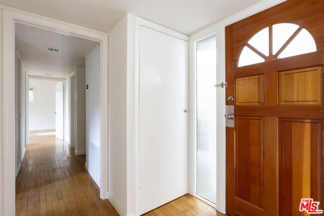 Building Photo - 2470 Zorada Dr