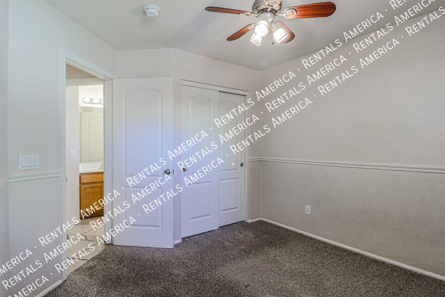 Building Photo - 16070 W Kendall St