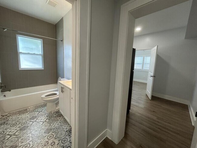 Building Photo - 2861 2nd Ave S