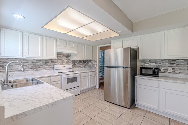Building Photo - 18506 Creekfield Ct