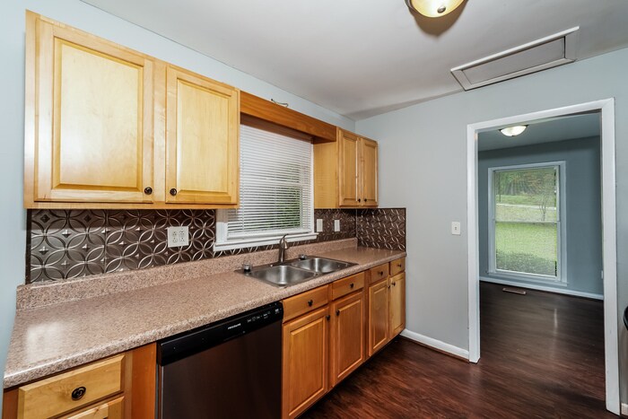 Building Photo - 245 Woodhaven Blvd