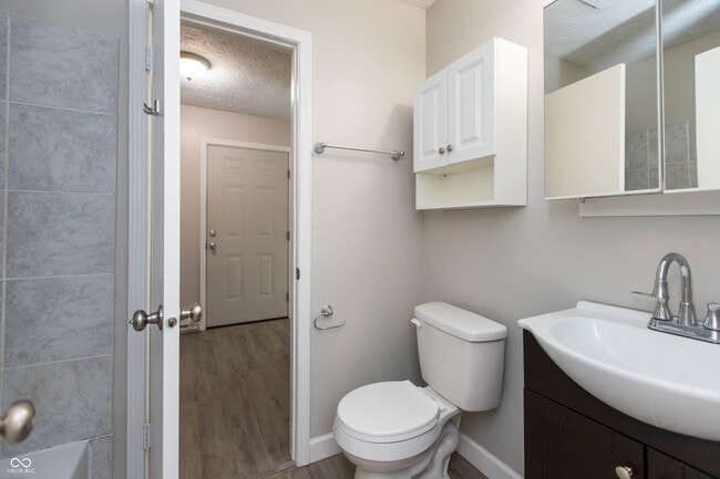 Building Photo - 9410 Meadowlark Dr
