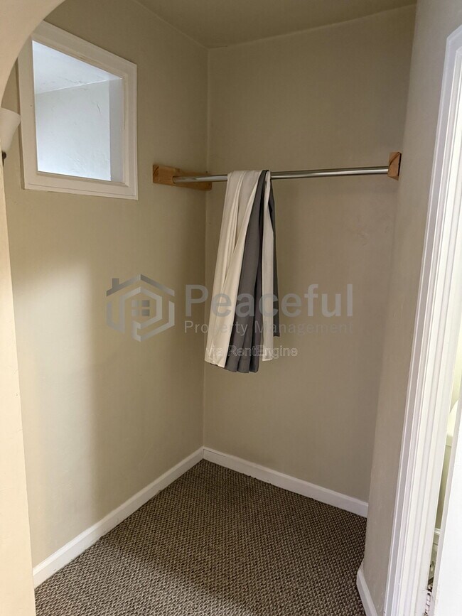 Building Photo - 417 Wall St