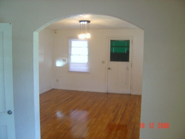 Building Photo - 154 E 44th St