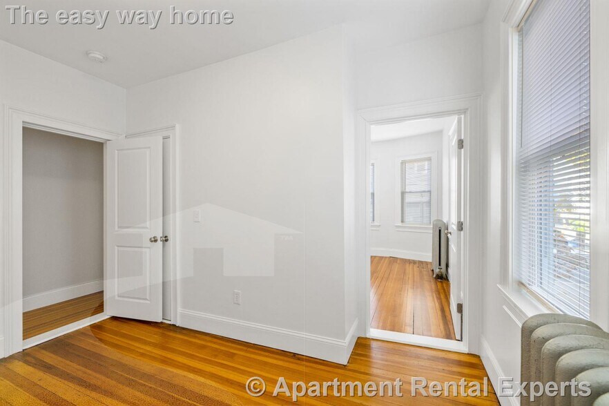 Building Photo - 122 Columbia St