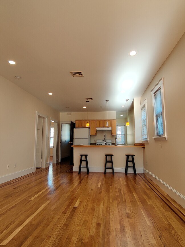 Building Photo - 86 Easton St