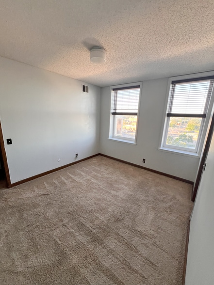 Building Photo - 123 N Locust St