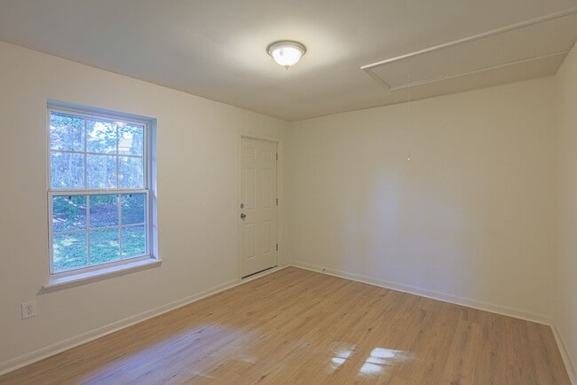 Building Photo - 821 Johahn Dr