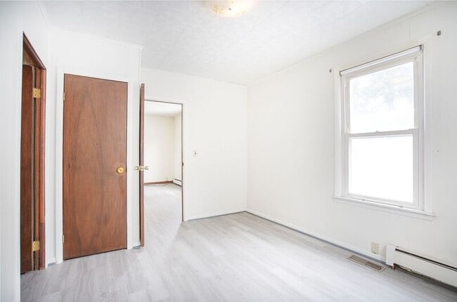 Building Photo - 13 Weston St