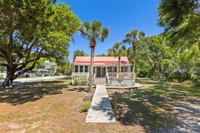Building Photo - Sullivans Island Historic Charmer