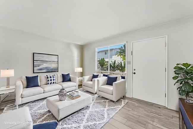 Building Photo - Waiau Gardens Kai Townhouse with 3 bedrooms / 1.5 bathrooms / 2 assigned parking stalls
