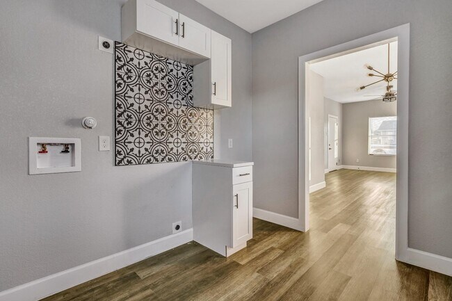 Building Photo - 1803 Texas Ave