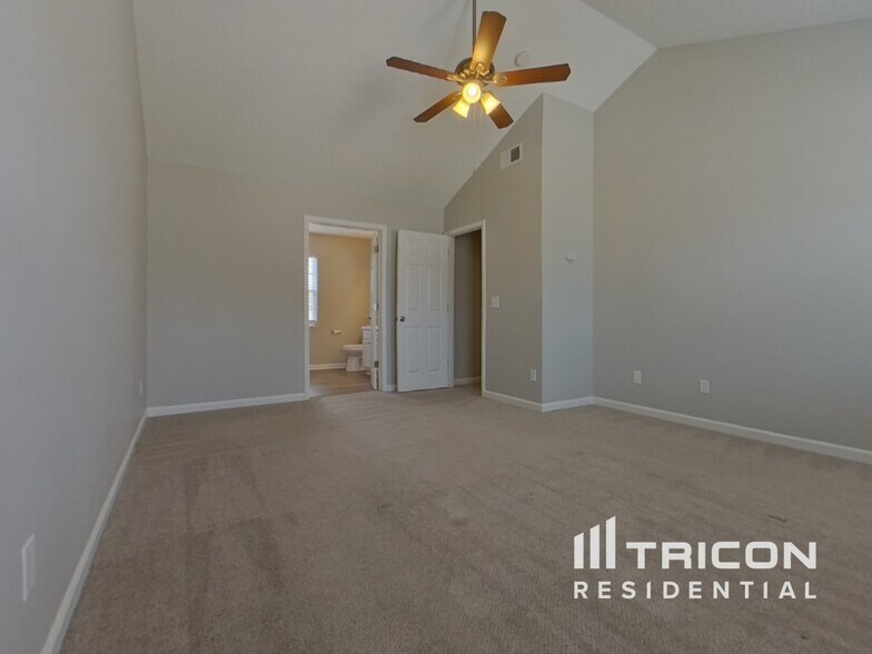 Building Photo - 661 Thornhill Dr