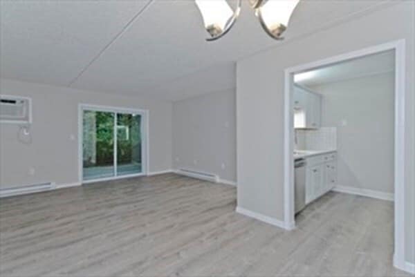 Building Photo - 14 Maple Crest Cir