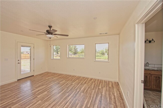 Building Photo - 8435 Buena Vista Ave
