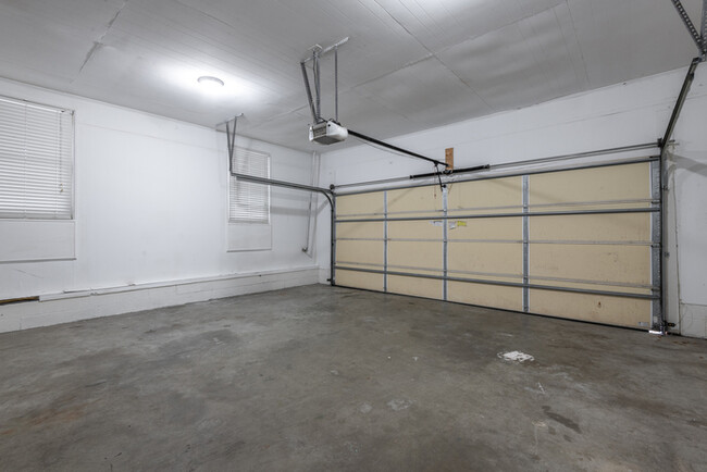 Building Photo - 2960 Tripp Ln