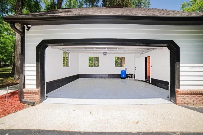 Building Photo - 5629 NW 97th St