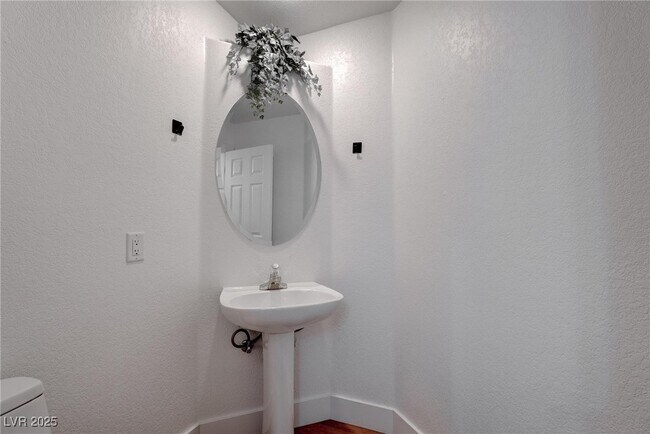 Building Photo - 8608 Highacre Dr