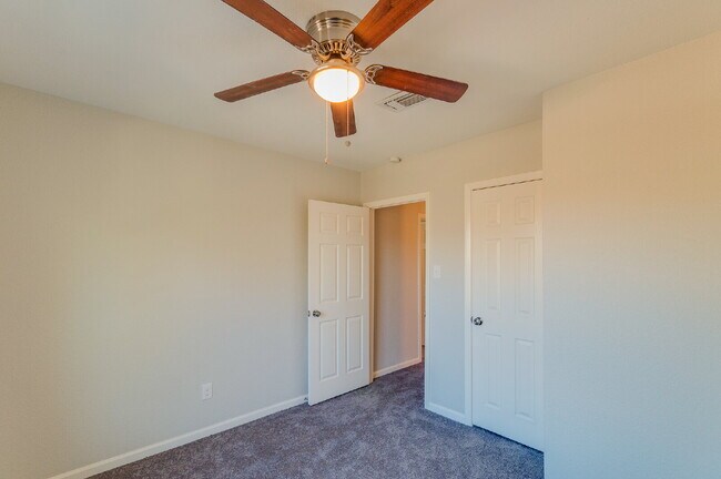 Building Photo - 2 BEDROOM/2 BATH FABULOUS LOCATION AT THE DESIRABLE ENERGY CORRIDOR