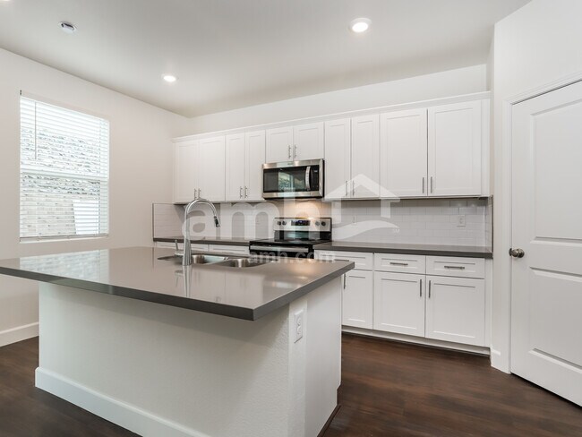 Building Photo - 6521 Enlightenment Dr