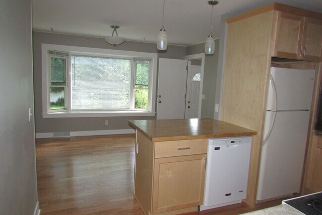Building Photo - 6405 Alison Ln
