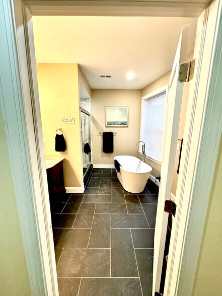 Building Photo - 1906 Madison Ave