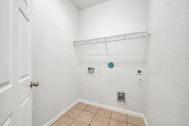 Building Photo - 2412 Appian Way