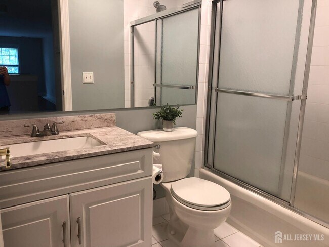 Building Photo - 112 Central Ave