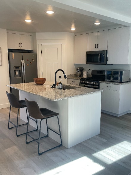 Building Photo - 920 S 25 E