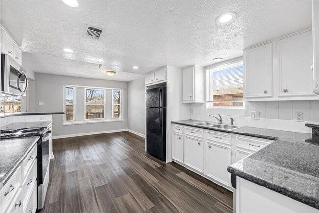 Building Photo - Welcome to this fully remodeled 4/2/2 brick home near Lake Conroe! With new AC/heat, roof, water ...