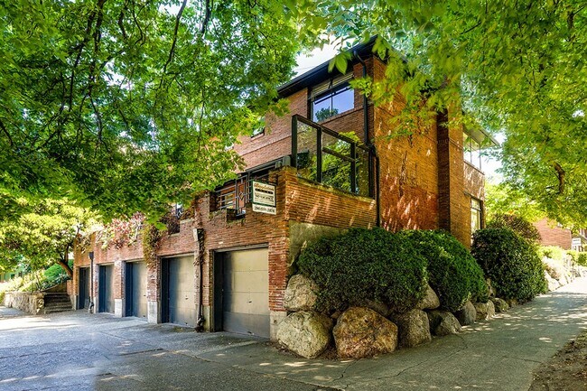 Building Photo - Boylston Court