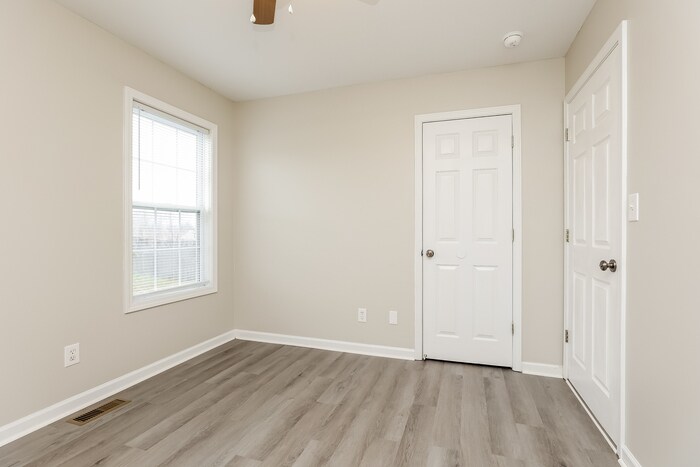 Building Photo - 829 Buckhorn Dr